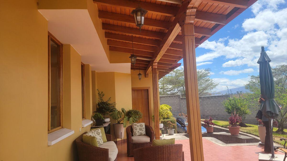 Nayón Vendo Casa 4 Dorm. + Suit Independiente — imagen 5