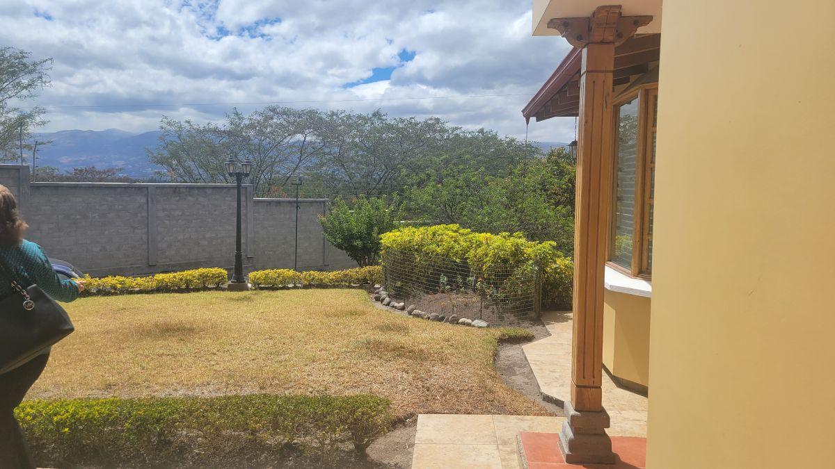 Nayón Vendo Casa 4 Dorm. + Suit Independiente — imagen 3