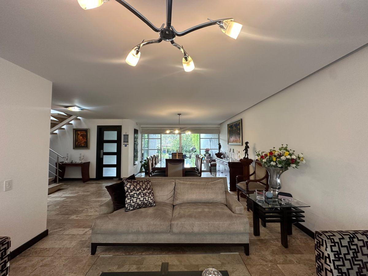 Vendo Cumbaya Hermosa Casa Sector San Patricio 3dorm. 2estac. Piscina, Conj. Cerrado, Seguridad 24/7 — imagen 10