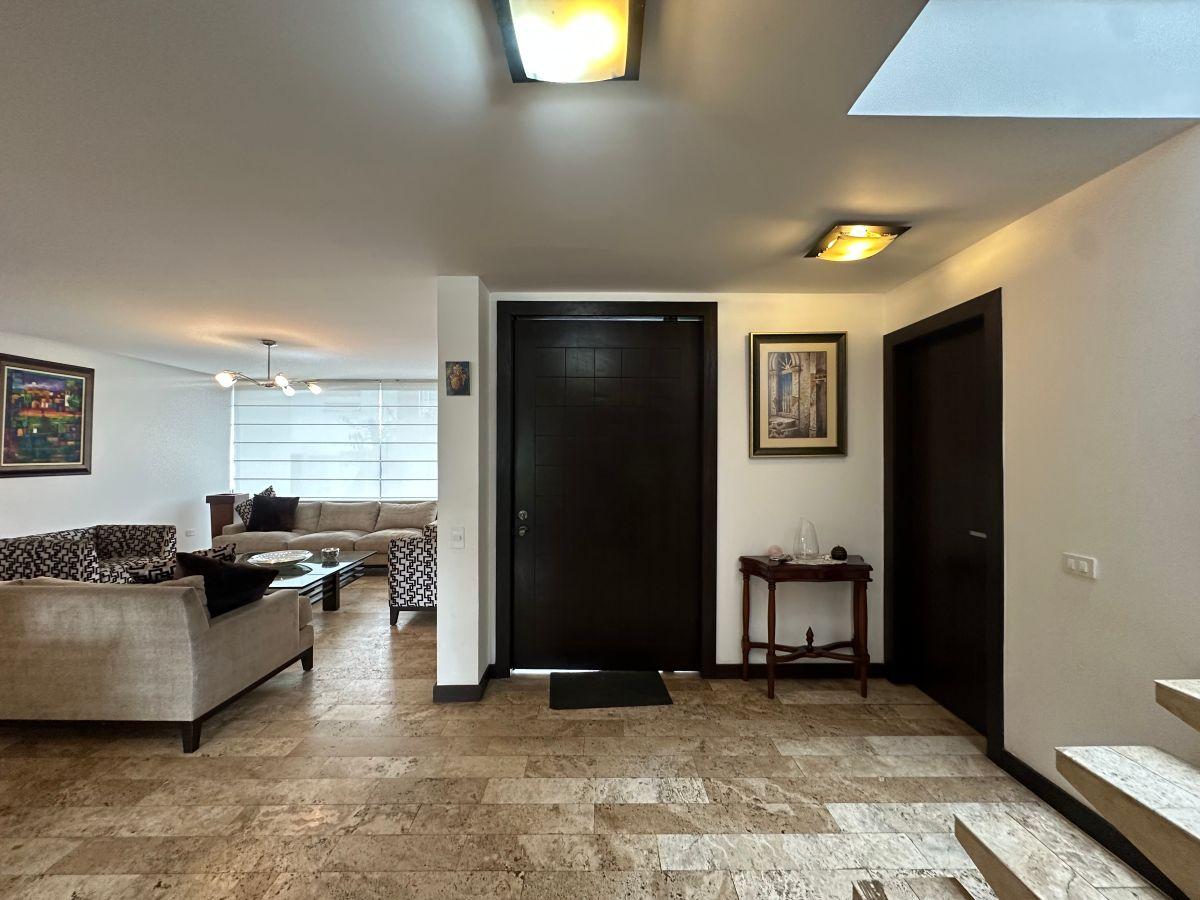 Vendo Cumbaya Hermosa Casa Sector San Patricio 3dorm. 2estac. Piscina, Conj. Cerrado, Seguridad 24/7 — imagen 8