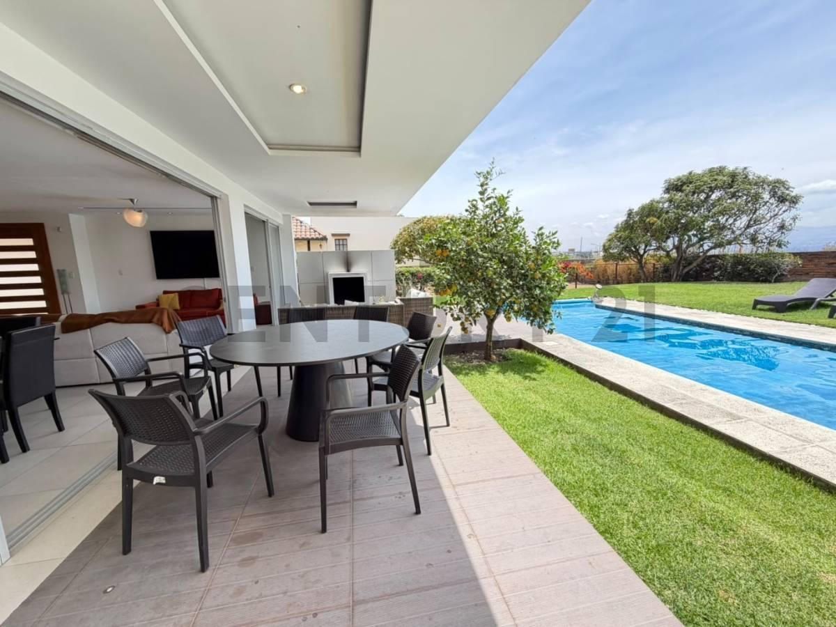Se Vende Casa de Lujo con Piscina, Jardín y Espectacular Vista, en Cumbayá — imagen 9