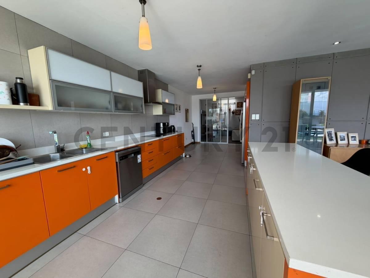 Se Vende Casa de Lujo con Piscina, Jardín y Espectacular Vista, en Cumbayá — imagen 8