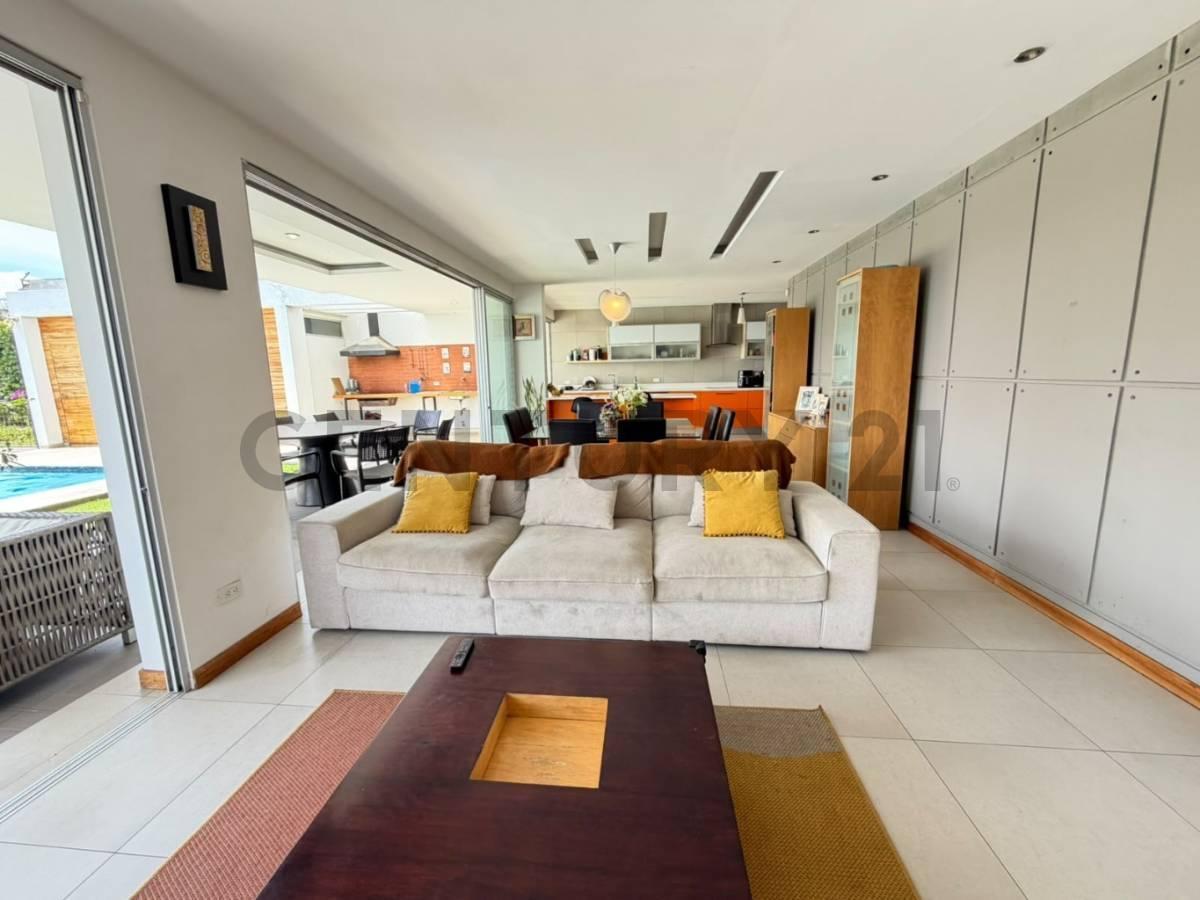 Se Vende Casa de Lujo con Piscina, Jardín y Espectacular Vista, en Cumbayá — imagen 6