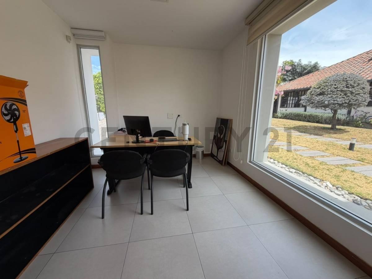 Se Vende Casa de Lujo con Piscina, Jardín y Espectacular Vista, en Cumbayá — imagen 4