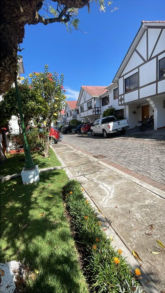 Gran Oportunidad Acogedora Casa en Venta 159,73 m², en Conjunto, San Isidro del Inca – Quito Norte — imagen 9