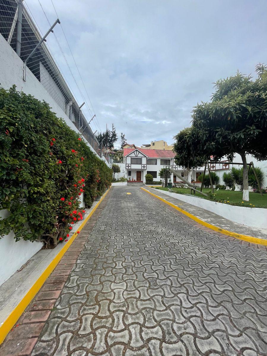 Gran Oportunidad Acogedora Casa en Venta 159,73 m², en Conjunto, San Isidro del Inca – Quito Norte — imagen 6