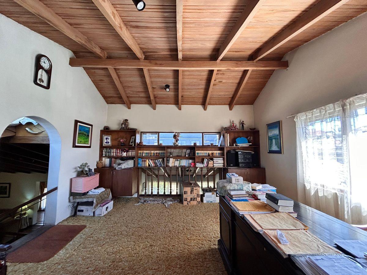 Hermosa Casa con Amplio Terreno en El Valle — imagen 7