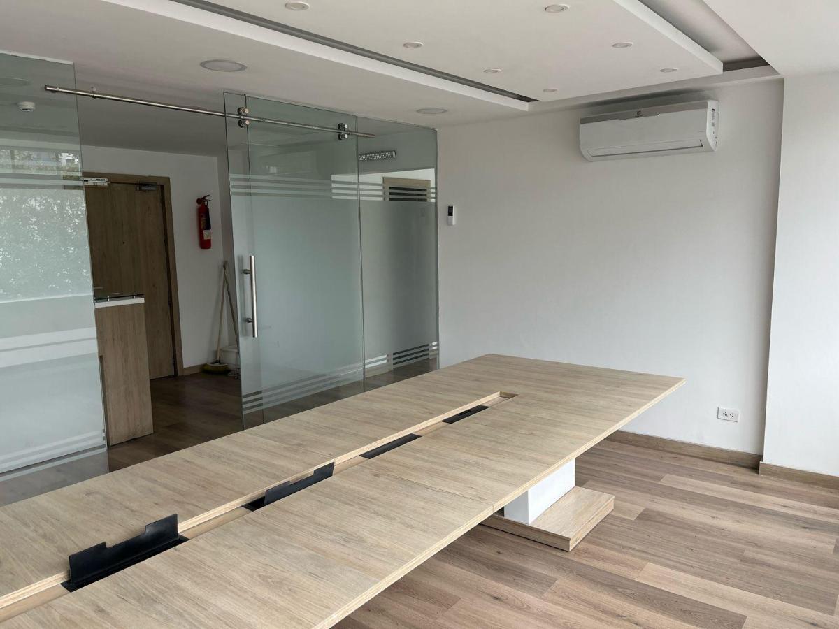 Oficina de Venta con Divisiones 174 Mtrs y 5 Parqueaderos, Sector Coruña — imagen 8