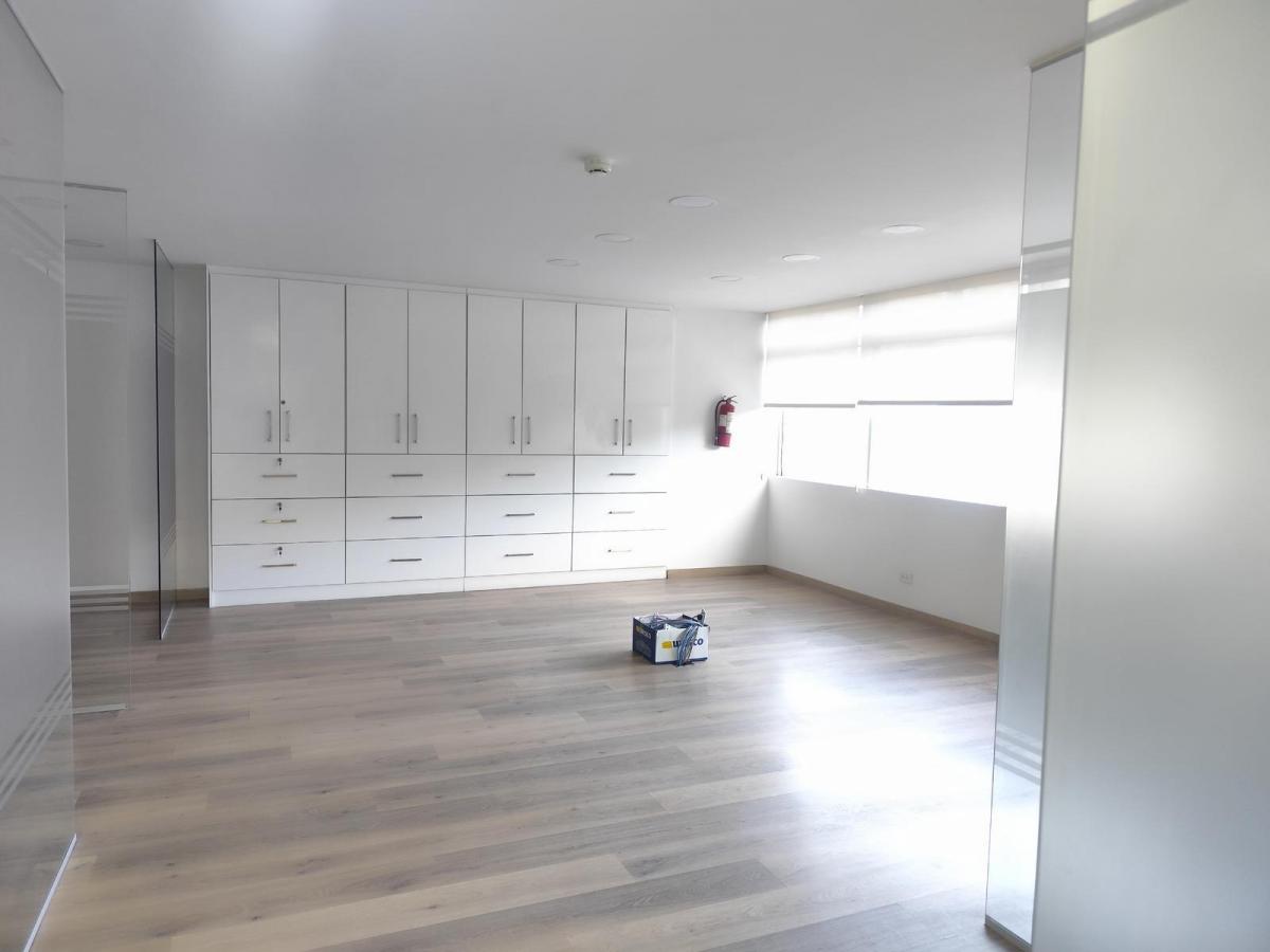 Oficina de Venta con Divisiones 174 Mtrs y 5 Parqueaderos, Sector Coruña — imagen 6