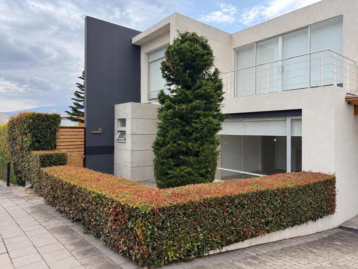 Casa Moderna con Jardín y Suite Independiente - Puembo — imagen 10