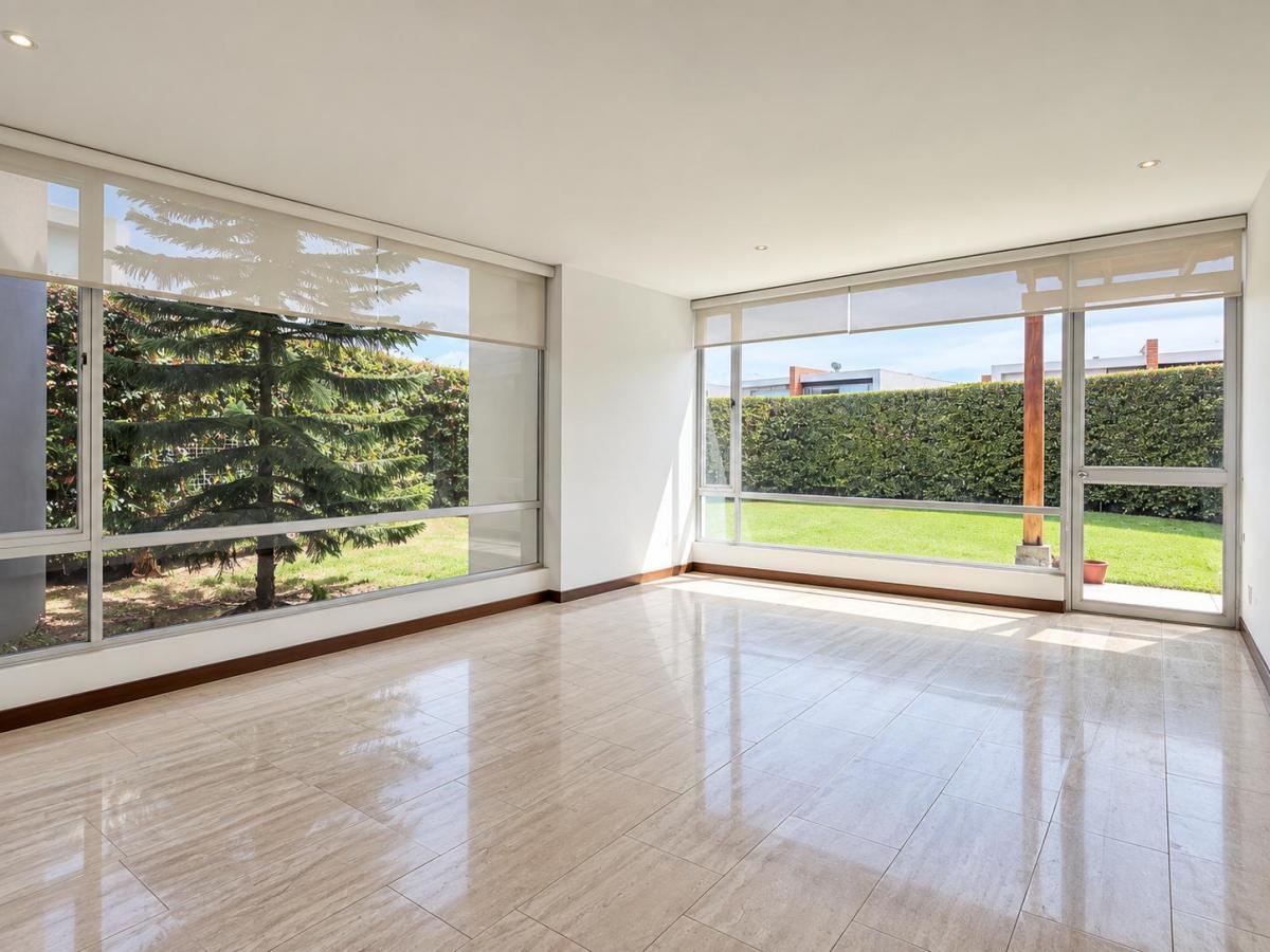 Casa Moderna con Jardín y Suite Independiente - Puembo — imagen 9