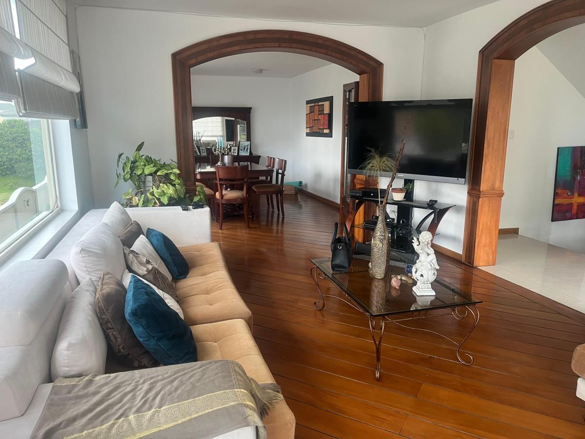 Vendo Bonita Casa Cuatro Dorm. - Sector Miravalle — imagen 4