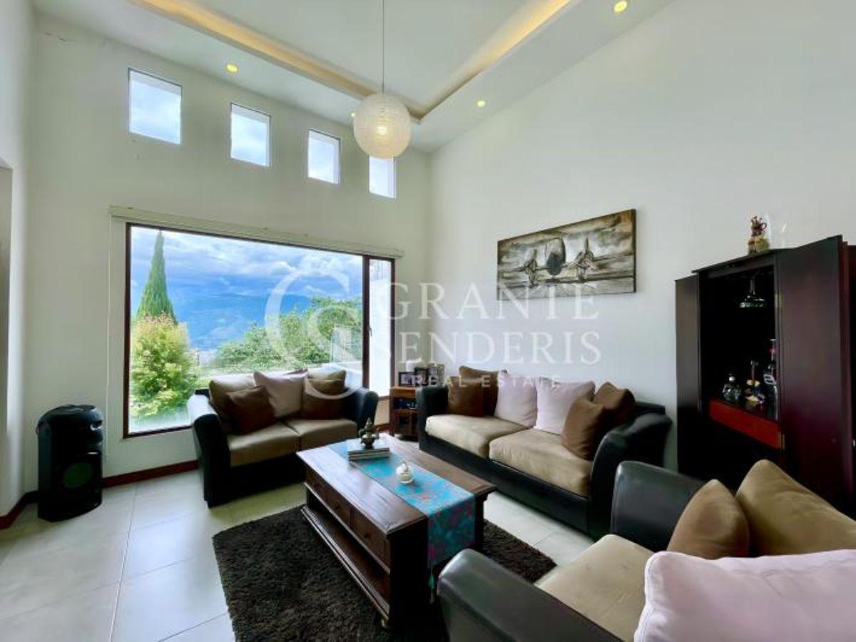 Casa en Venta en San Juan Alto de Cumbayá | Diseño Londoño | Conjunto Privado — imagen 10