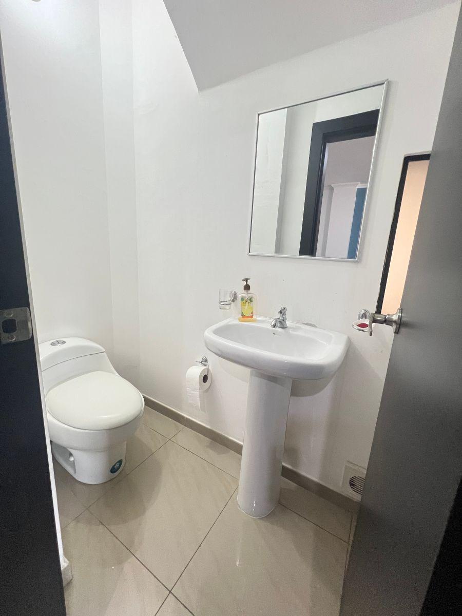 Se Vende Casa con Dos Suites Independientes en Urbanización Napoli, Guayas — imagen 7