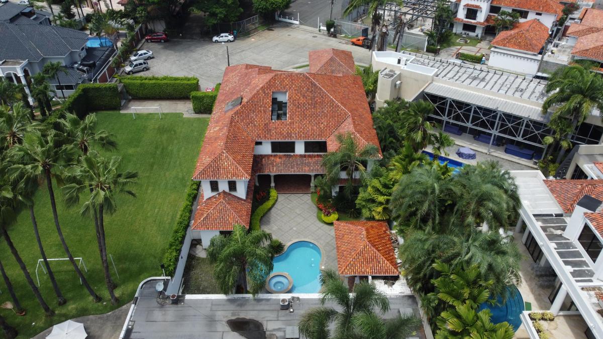 Venta de Casa en Urbanizacion Rio Grande /samborondon Km.1 - I. Alarcon, Guayas — imagen 9