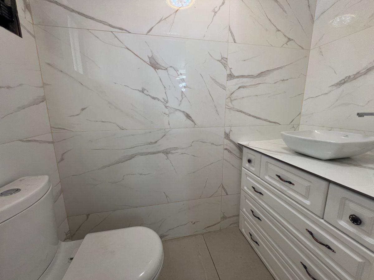 Casa en Venta con 4 Dorm. Jardin y Pérgola en Jardines de Carcelén. Provincia de Pichincha — imagen 8