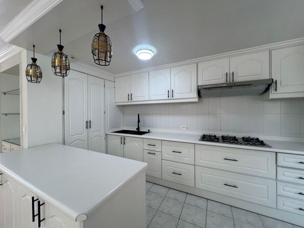 Casa en Venta con 4 Dorm. Jardin y Pérgola en Jardines de Carcelén. Provincia de Pichincha — imagen 4