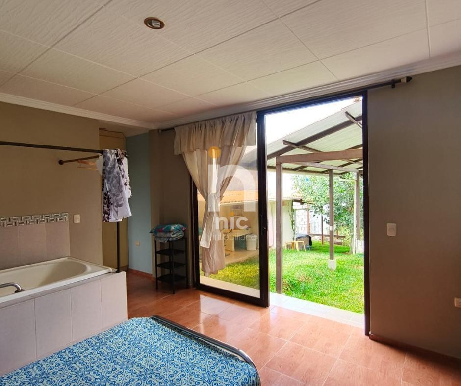Casa Venta Yunguilla con Amplia Área Verdes, Azuay — imagen 9