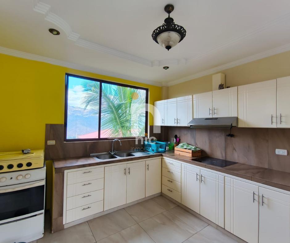 Casa Venta Yunguilla con Amplia Área Verdes, Azuay — imagen 5