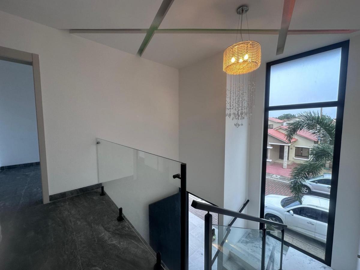 Venta de Casa en Ciudad Celeste con Patio y Jardín Privado Ad, Guayas — imagen 5