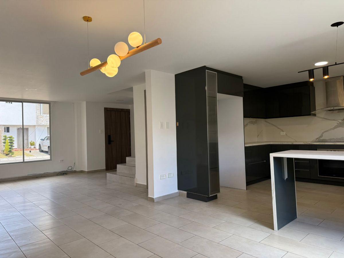 Los Chillos. Excelente Casa en Urbanización, La Joya Perfecta Para La Familia — imagen 4