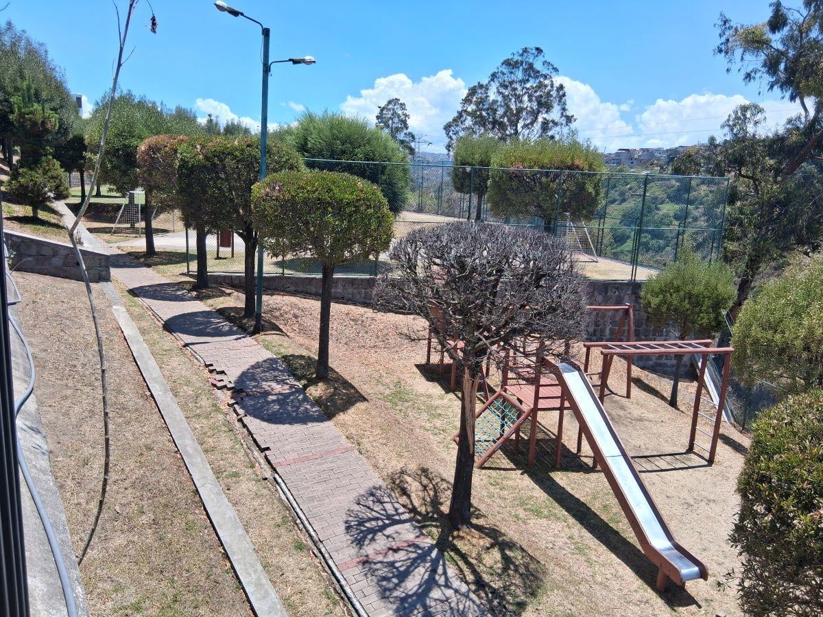 Vendo Casa Pusuqui 100 m² / 3d. Patio — imagen 9