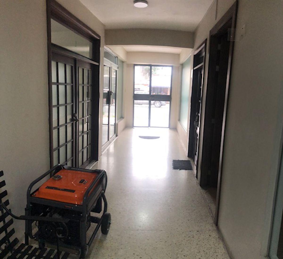 Vendo Casa con Piso Comercial Urdesa, Guayas — imagen 4