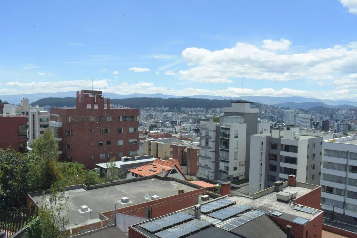 Vendo Departamento con Excelente Vista en Quito Tenis — imagen 8