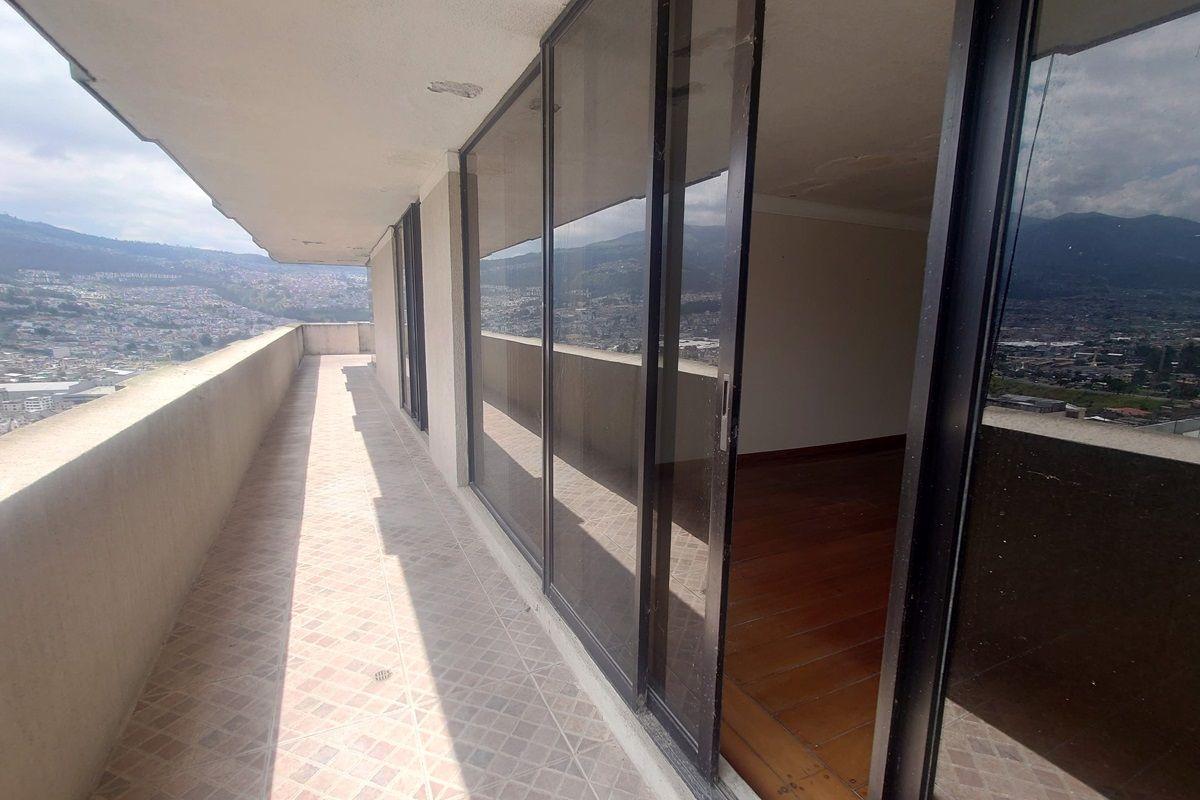 Ponceano - Penthouse Para Flipping Inmobiliario. Remodelar y Revaloriza. Más de 740 m² Total. Provincia de Pichincha — imagen 7