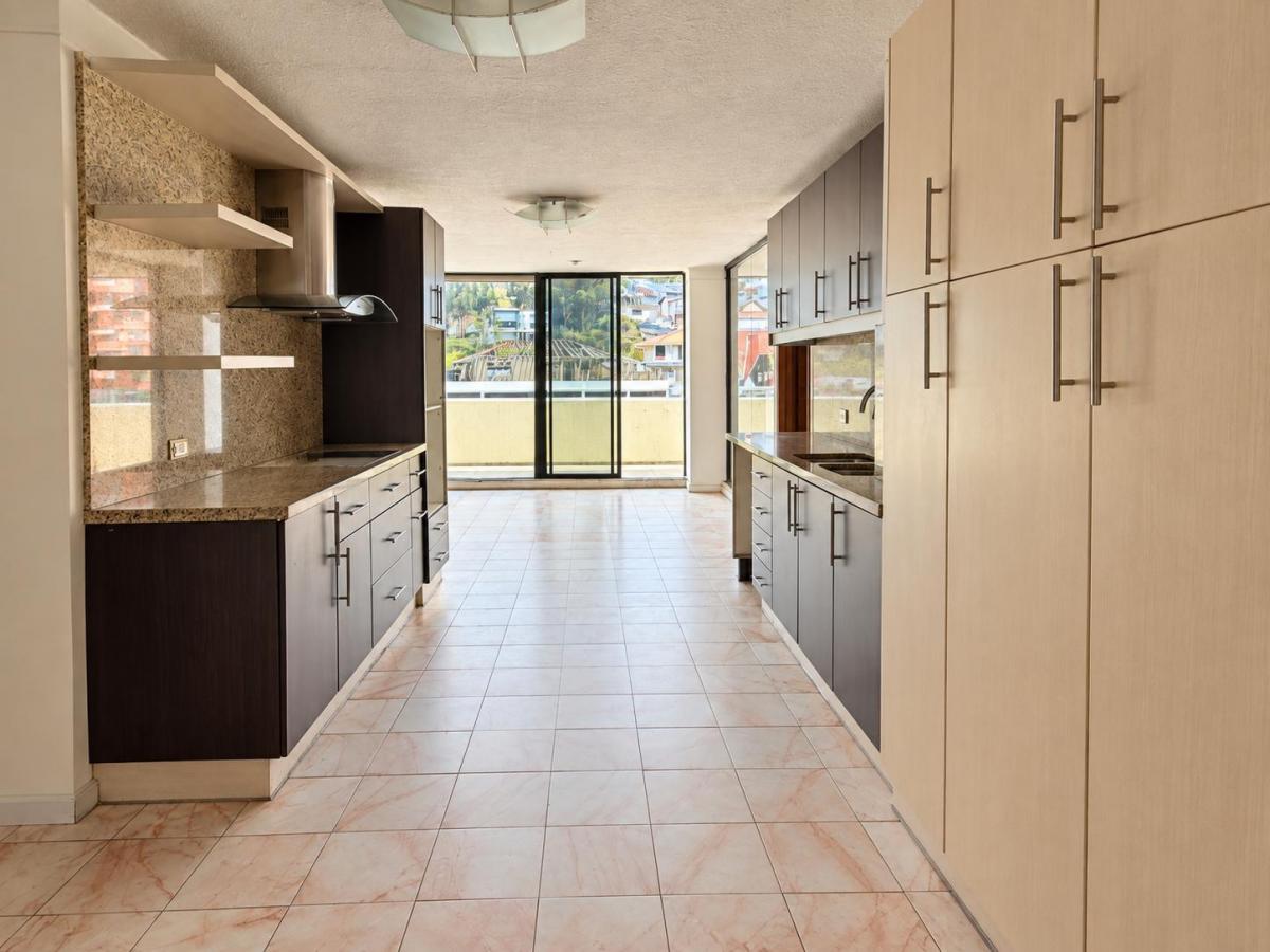 Ponceano - Penthouse Para Flipping Inmobiliario. Remodelar y Revaloriza. Más de 740 m² Total. Provincia de Pichincha — imagen 5
