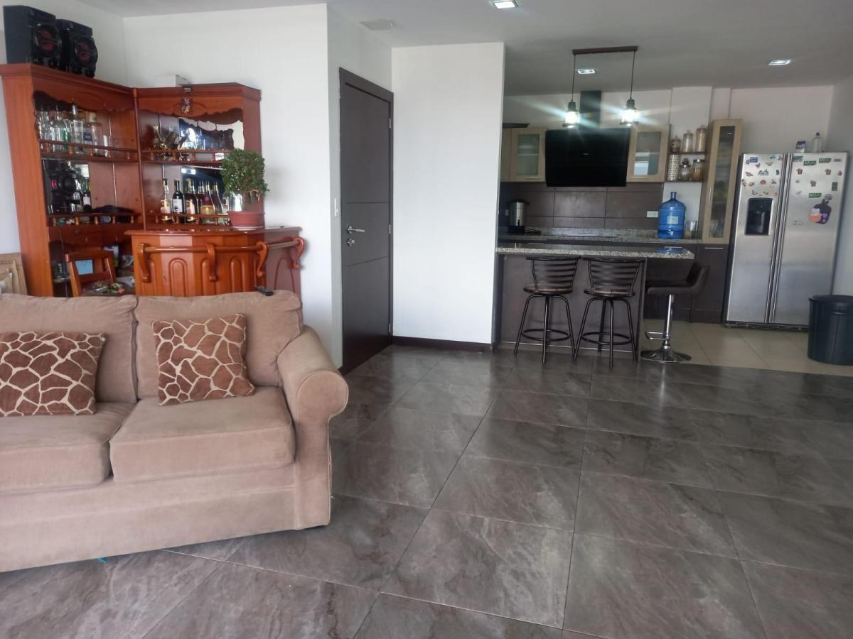 Departamento de Venta Sector America y Colon Universidad Central — imagen 9