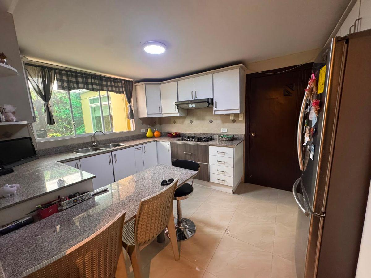 Casa de 254 m² con 4 Dorm. en Venta en Los Chillos — imagen 8