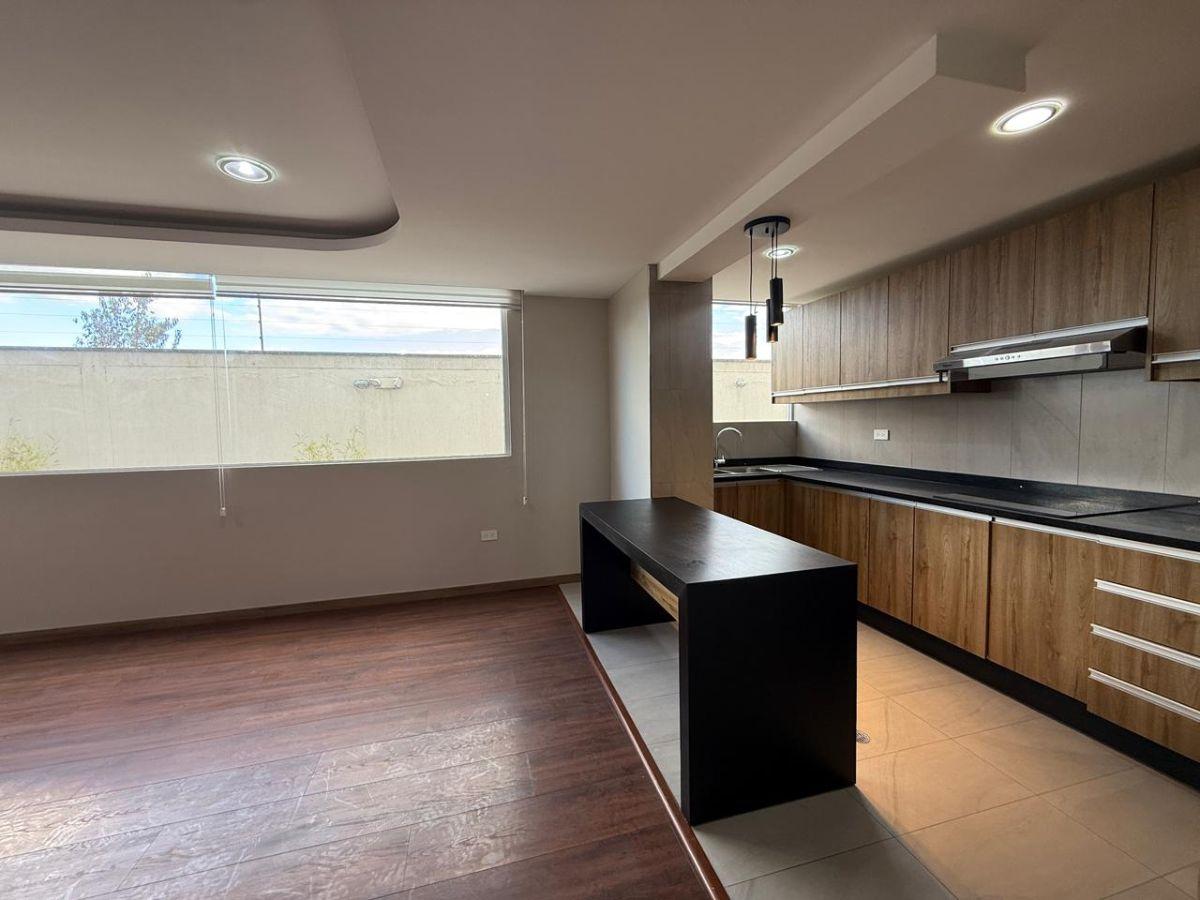 Departamento en Venta con 3 Dorm. en El Sector El Inca Quito Ecuador — imagen 6