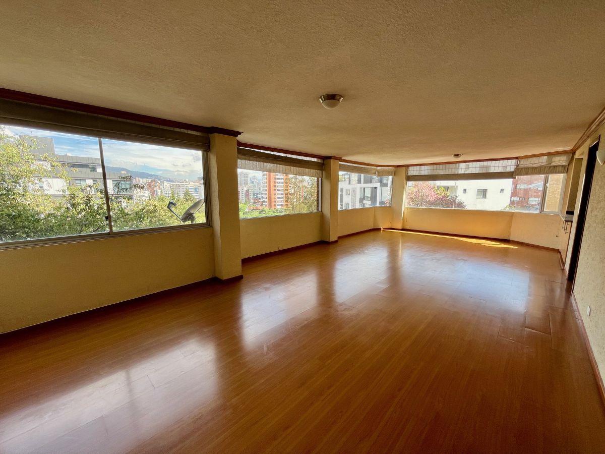 3 Dorm. 2 Parqueos - Calle Jimenez de La Espada Sector González Suárez — imagen 9