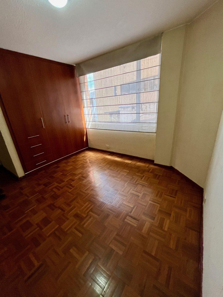 3 Dorm. 2 Parqueos - Calle Jimenez de La Espada Sector González Suárez — imagen 3