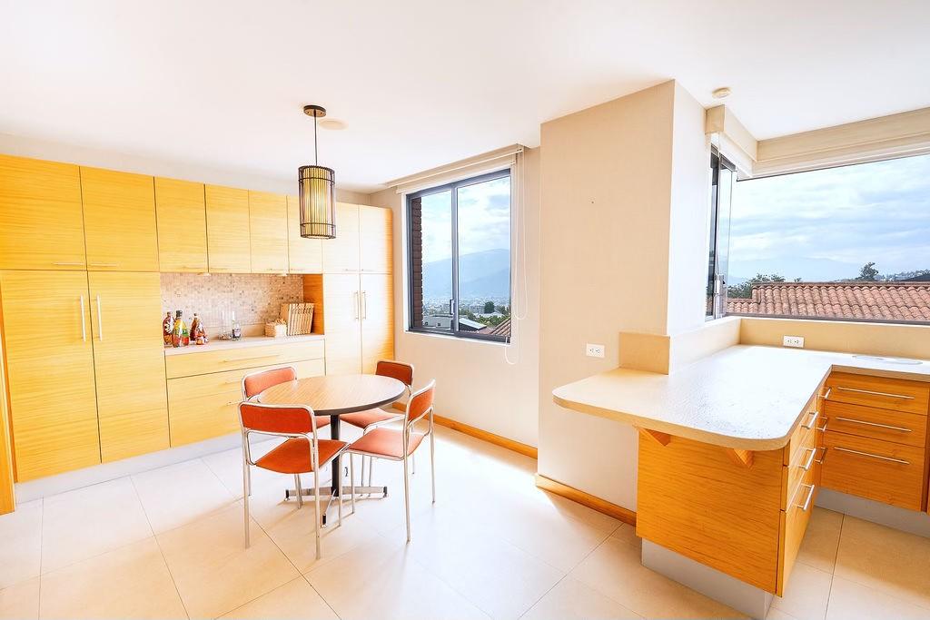 Departamento en Urbanizacion, Cumbayá, Venta, Espacioso 300 m² Internos — imagen 7