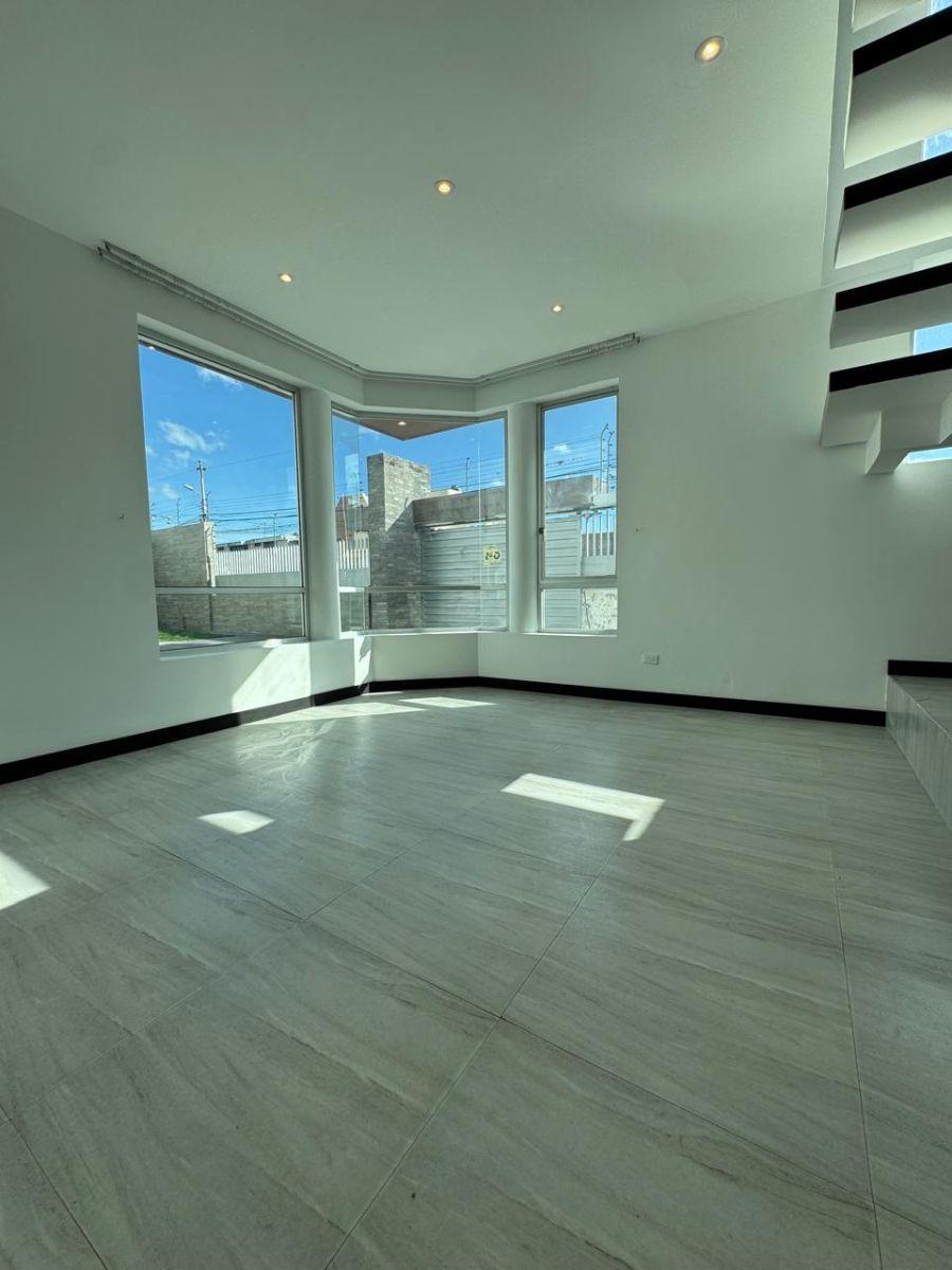 Casa en Venta en Conjunto, 3 Master y Terraza en Urb La Quinta, Ibarra, Cerca de Plaza Shopping, Imbabura — imagen 9