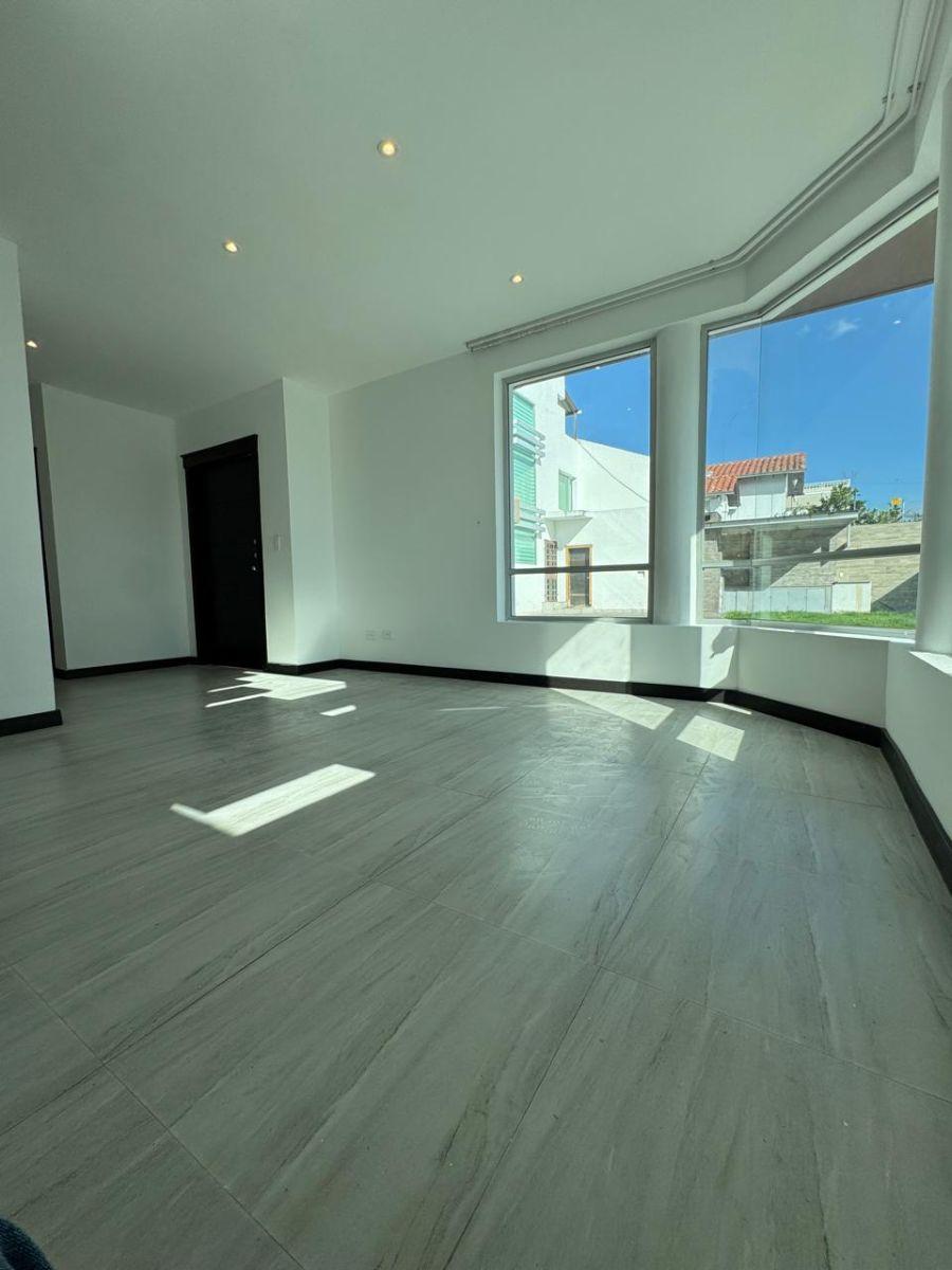 Casa en Venta en Conjunto, 3 Master y Terraza en Urb La Quinta, Ibarra, Cerca de Plaza Shopping, Imbabura — imagen 8