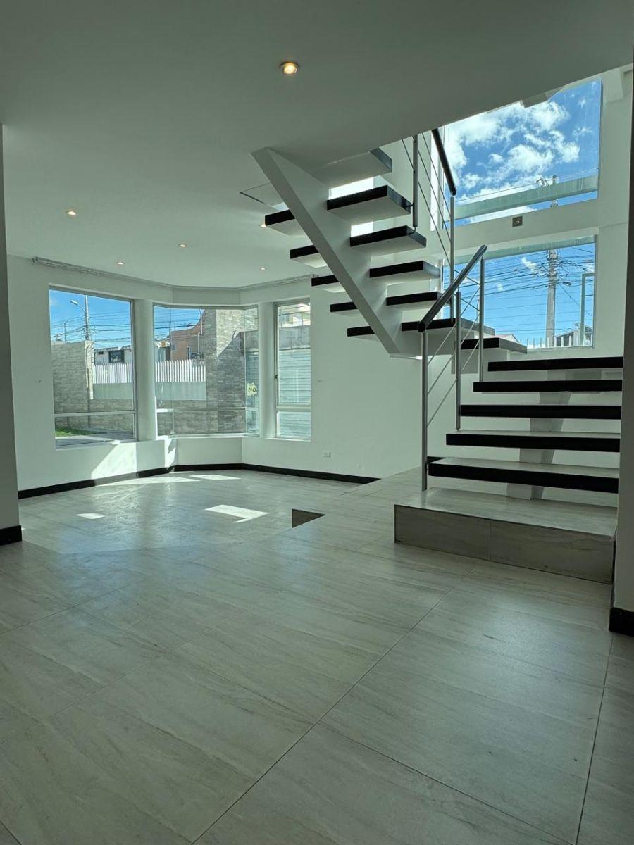 Casa en Venta en Conjunto, 3 Master y Terraza en Urb La Quinta, Ibarra, Cerca de Plaza Shopping, Imbabura — imagen 7