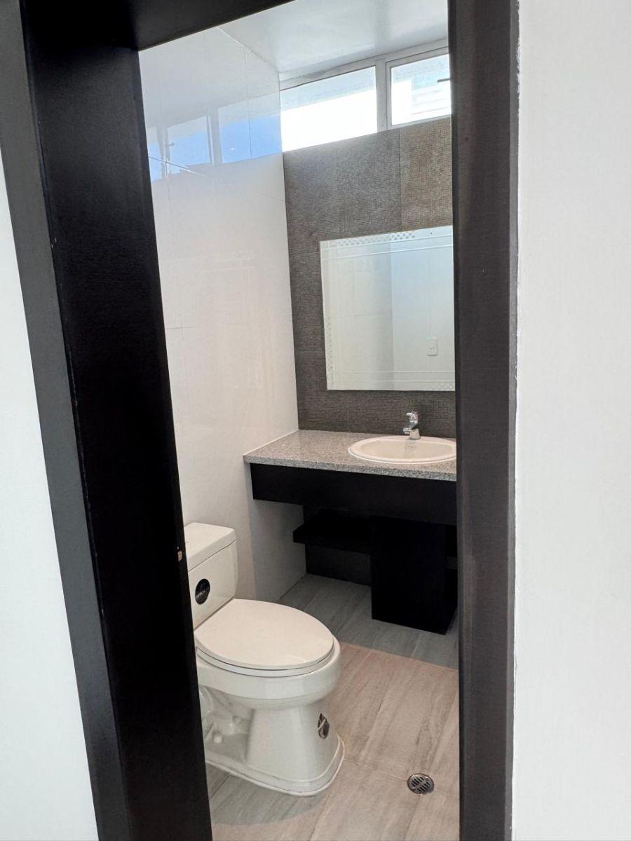 Casa en Venta en Conjunto, 3 Master y Terraza en Urb La Quinta, Ibarra, Cerca de Plaza Shopping, Imbabura — imagen 6