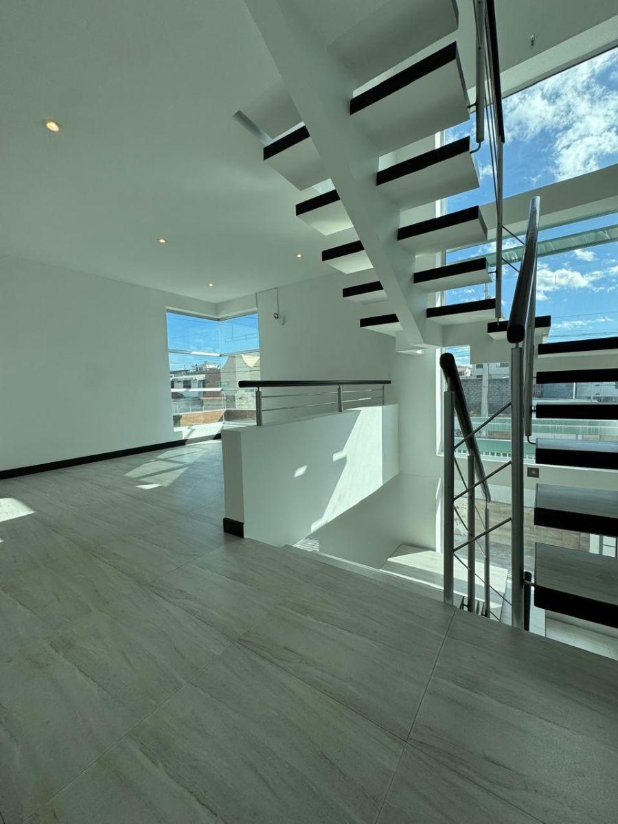 Casa en Venta en Conjunto, 3 Master y Terraza en Urb La Quinta, Ibarra, Cerca de Plaza Shopping, Imbabura — imagen 3