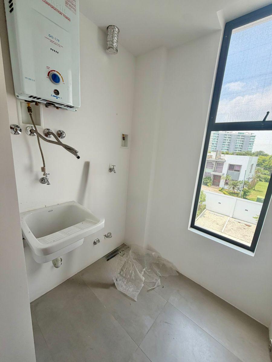 Por Estrenar en Isla Mocoli. Icon Bay Departamento de 3 Dorm., Guayas — imagen 6
