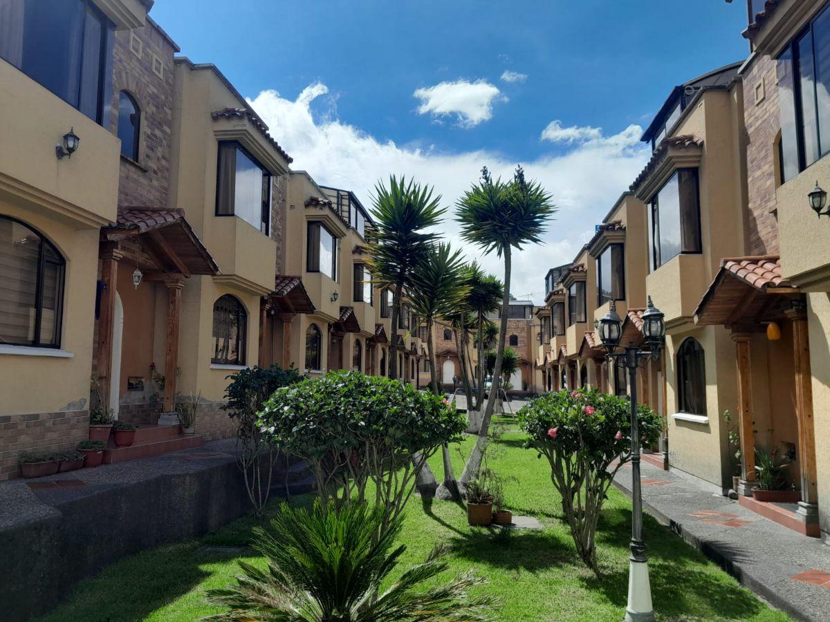 A Dos Cuadras de La Av Occidental, El Condado, Oportunidad, Amplia Casa en Conjunto — imagen 10