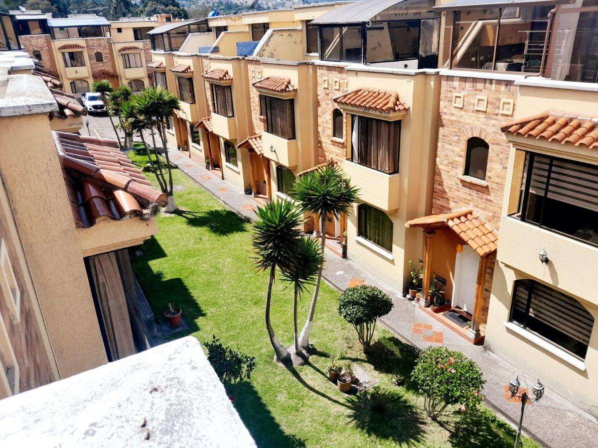 A Dos Cuadras de La Av Occidental, El Condado, Oportunidad, Amplia Casa en Conjunto — imagen 8