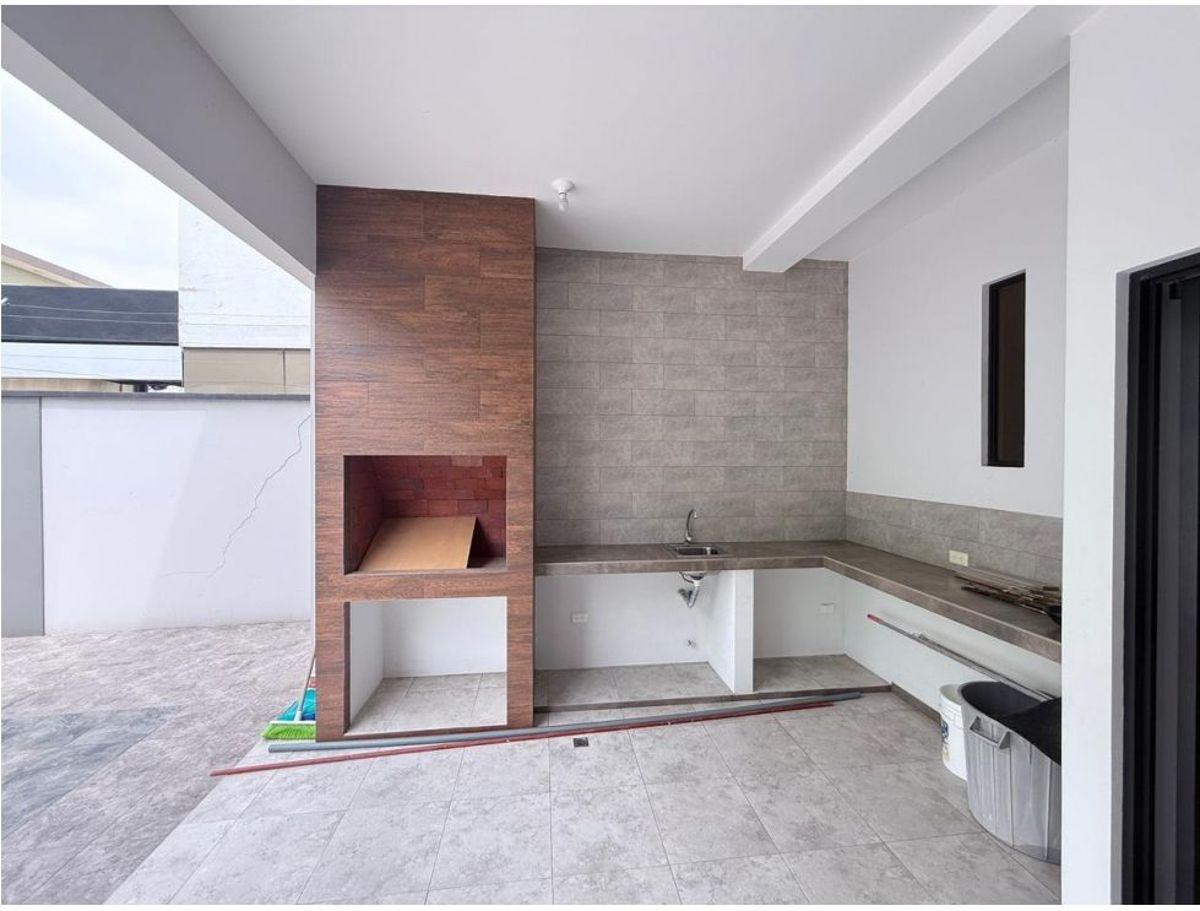 Venta de Casa en La Urb El Condado de Vicolinci - Via Aurora, Guayas — imagen 6