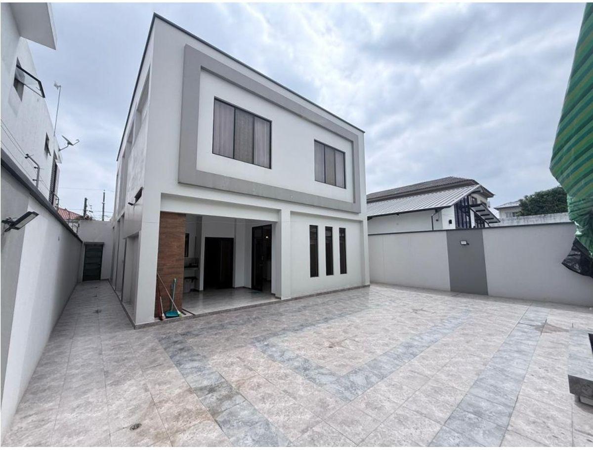 Venta de Casa en La Urb El Condado de Vicolinci - Via Aurora, Guayas — imagen 3