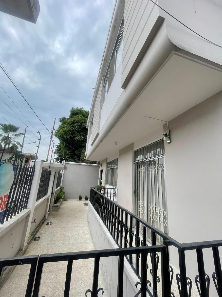 Vendo Amplia Casa de 2 Plantas. 5 Dorm. Alborada 6ta. Etapa. en 2 Solares, Junto a un Parque, Guayas — imagen 10
