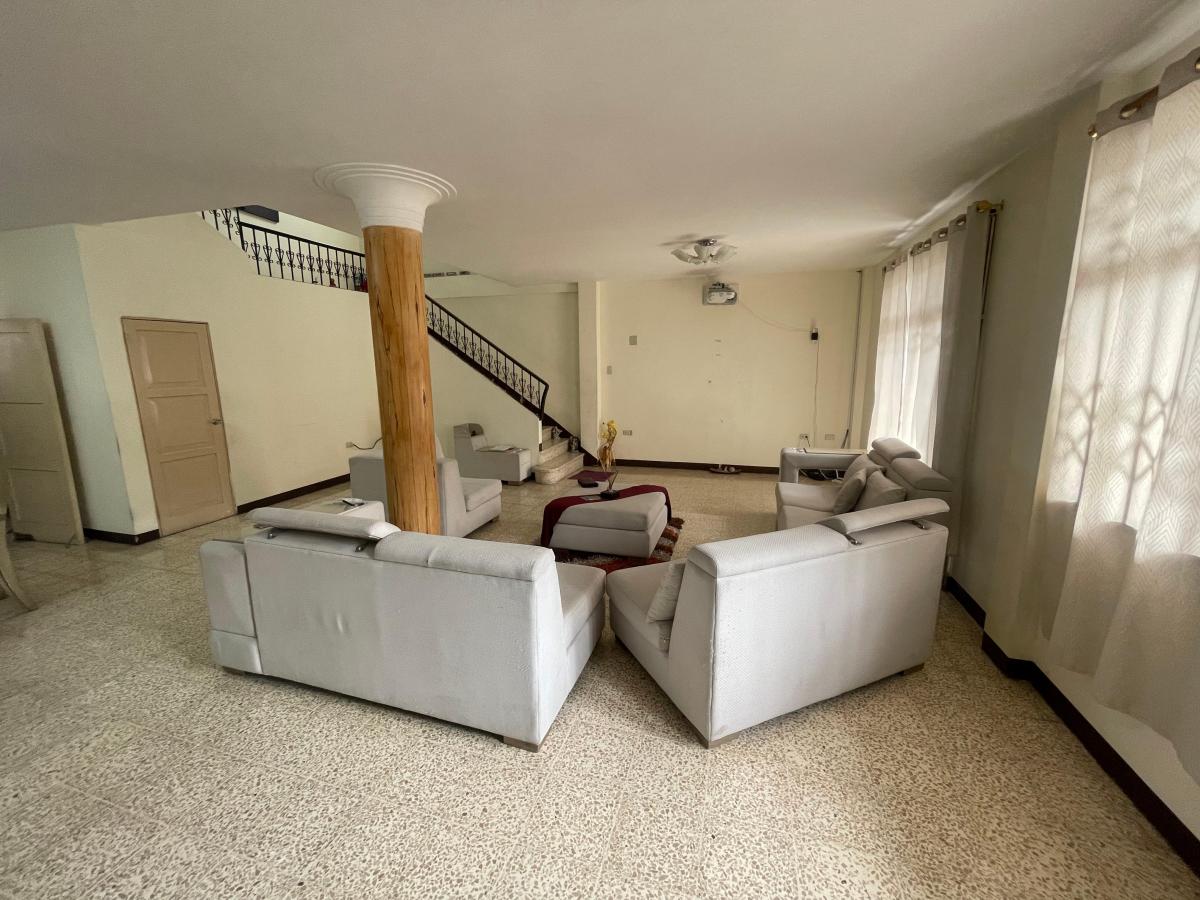 Vendo Amplia Casa de 2 Plantas. 5 Dorm. Alborada 6ta. Etapa. en 2 Solares, Junto a un Parque, Guayas — imagen 8
