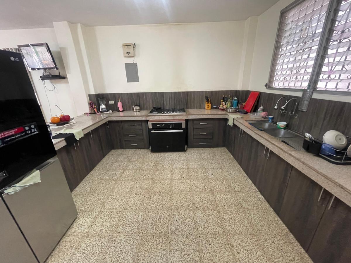 Vendo Amplia Casa de 2 Plantas. 5 Dorm. Alborada 6ta. Etapa. en 2 Solares, Junto a un Parque, Guayas — imagen 4