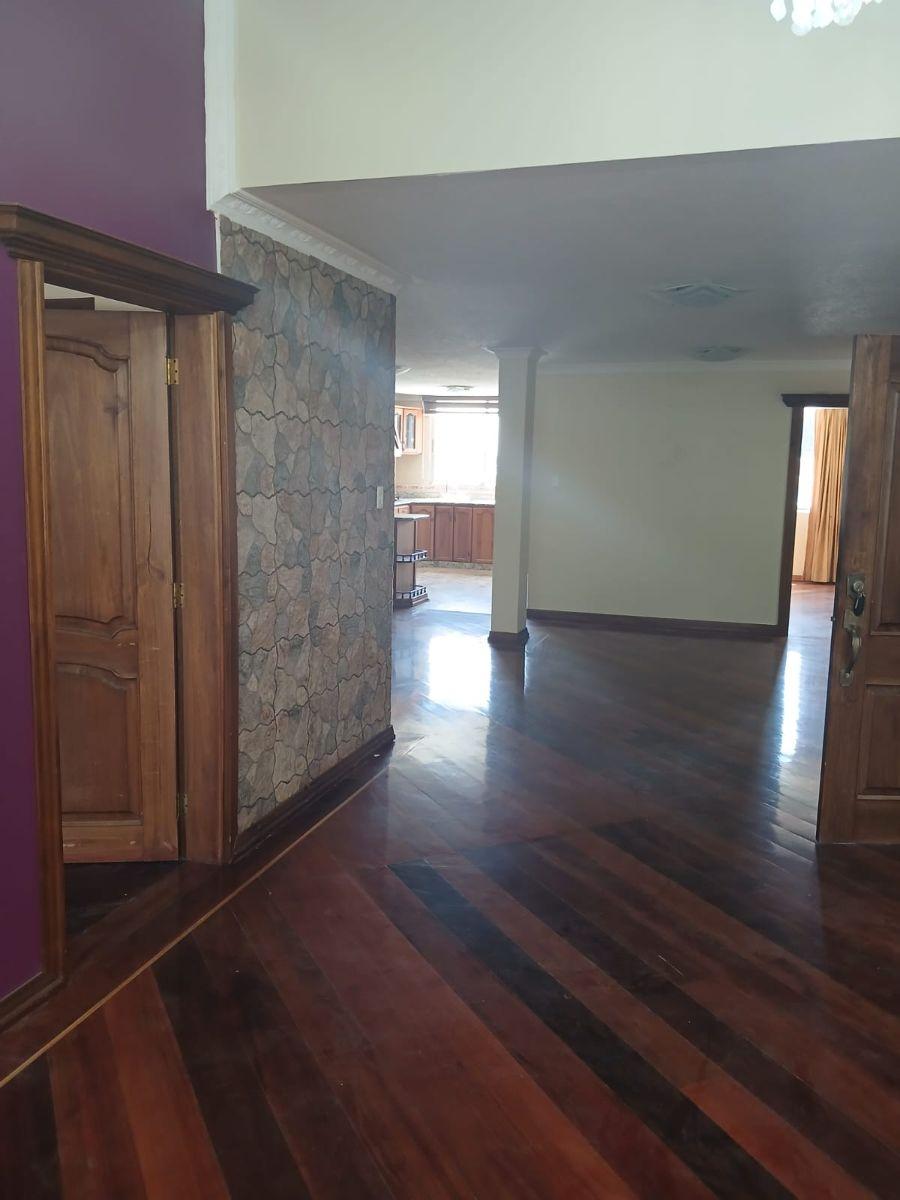 Hermosa Casa con Tres Departamentos Independientes en La Via a Yaruquies, Chimborazo — imagen 9